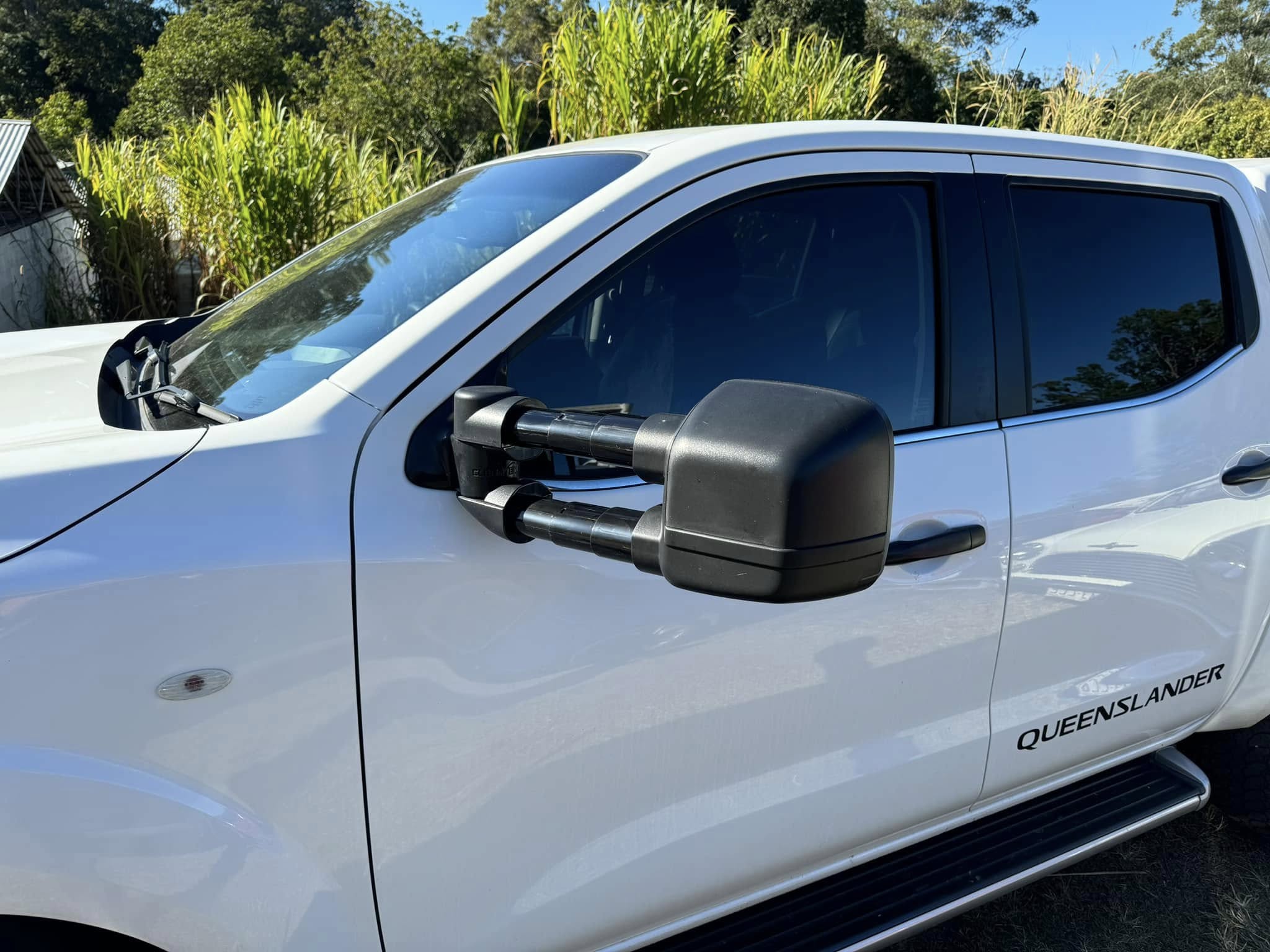 Towing mirrors fitted to a ute